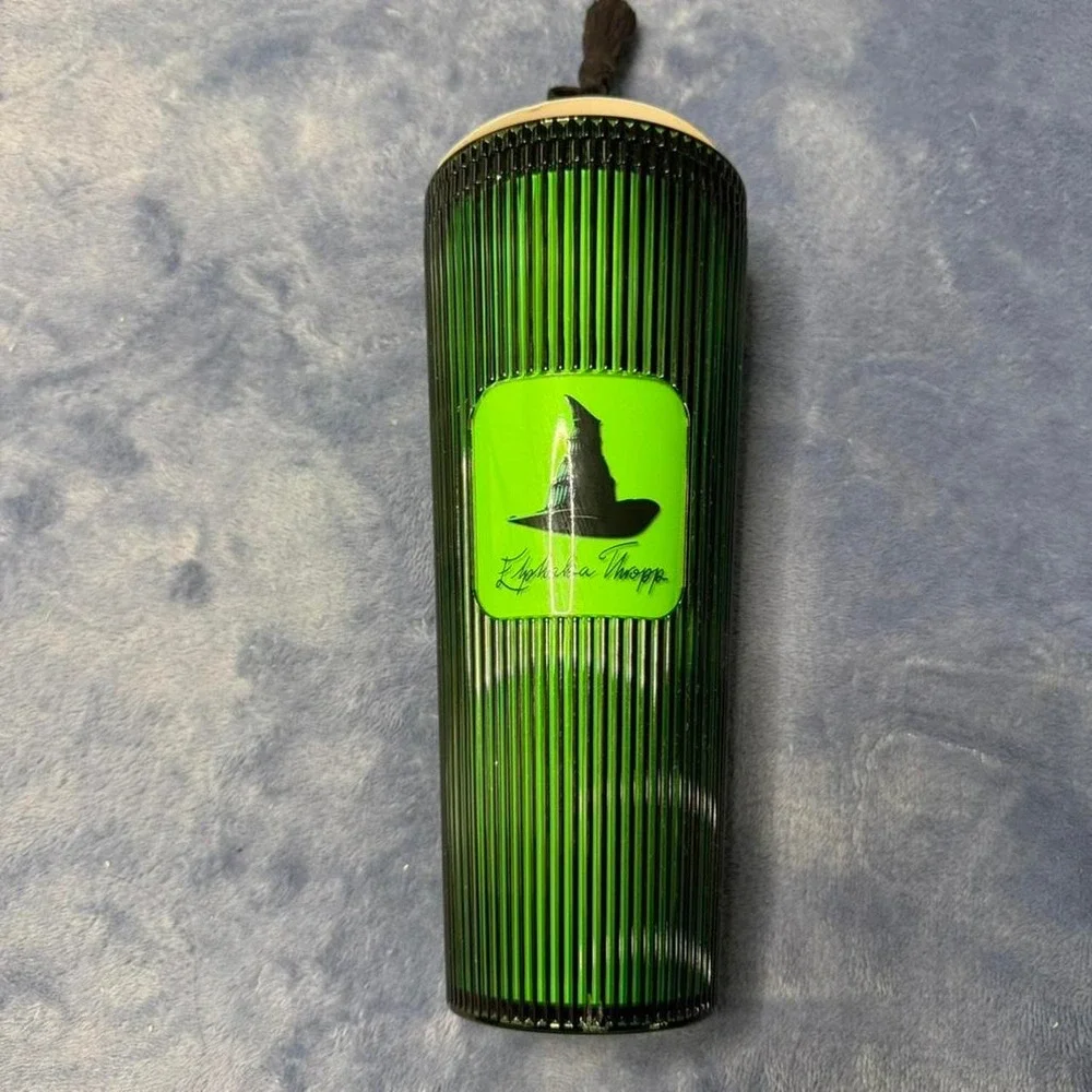 Starbucks Pleated Cold Cup with Broom Straw Topper (24 oz.)‎ NWT
